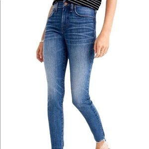 Madewell 9" HighRise Crop Destructed-Hem Jean